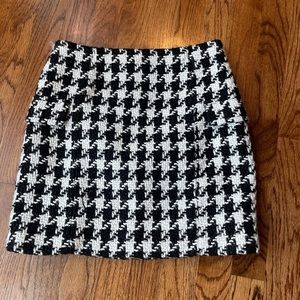 Houndstooth black and white mini skirt size small
